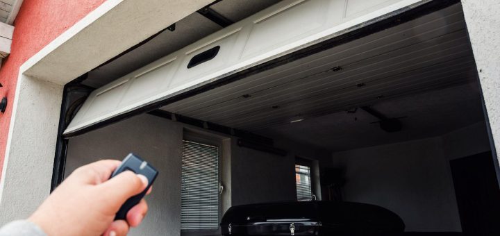 Hand use remote controller for closing and opening garage door.
