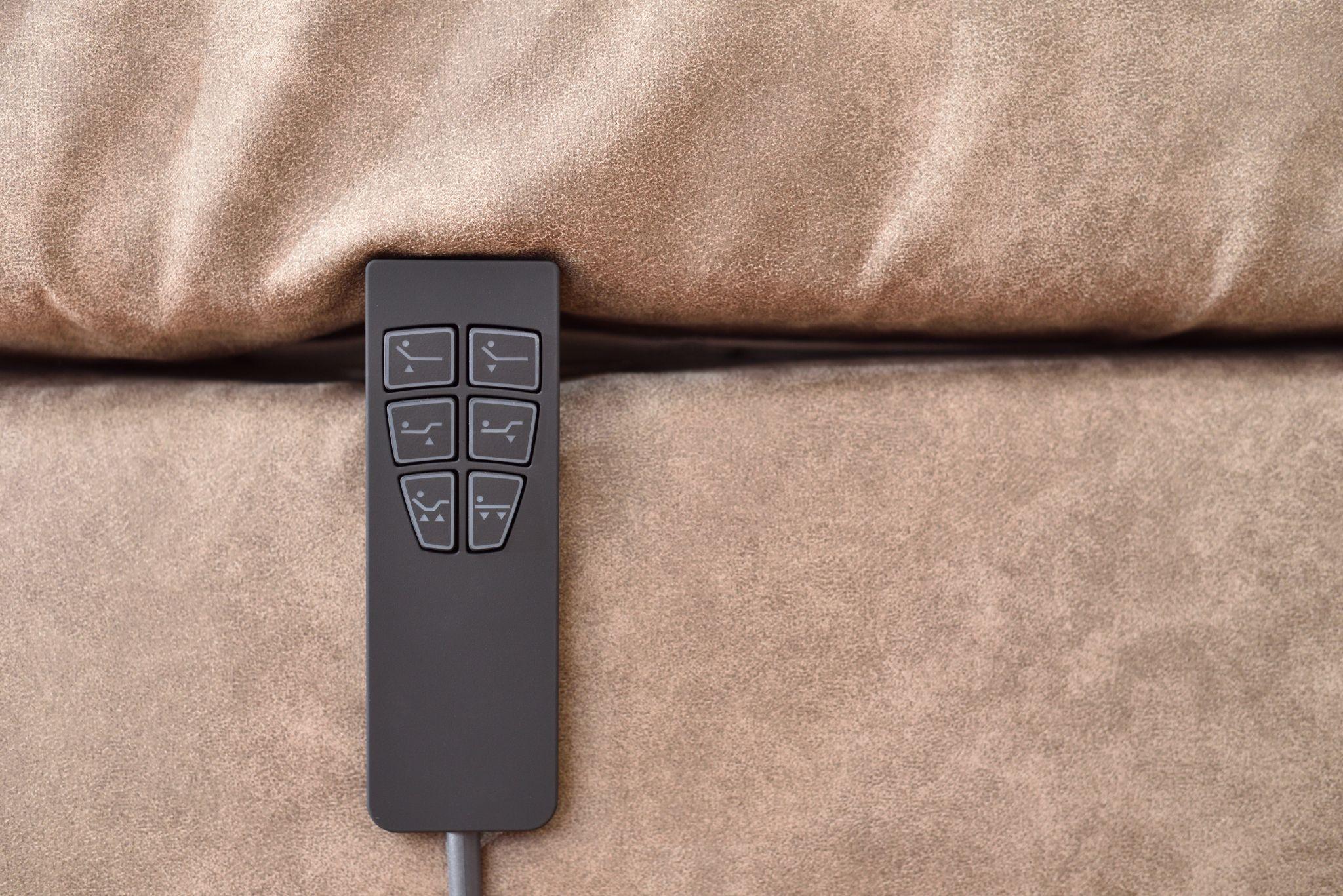 Remote control to adjust the tilt of the mattress bed